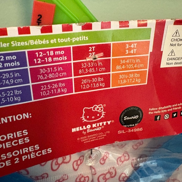 Hello Kitty Costume - Picture 5 of 6